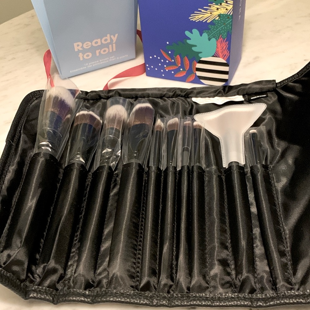 New Sephora Ready to Roll 10 piece Makeup Brush Set